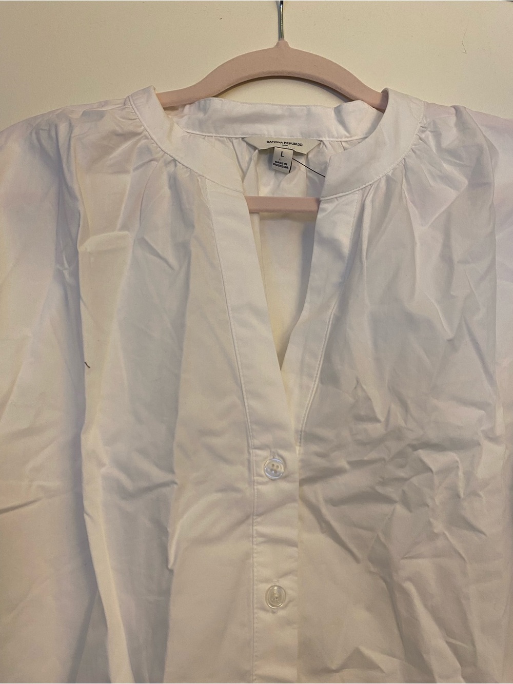 Women’s Banana Republic White poplin button up shirt. Size L NWT